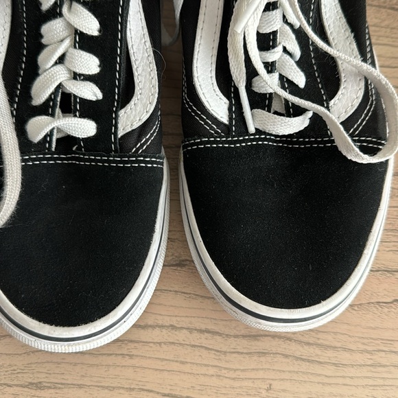 *like new* Old Skool Classic Vans - Picture 7 of 8